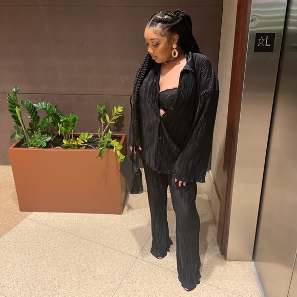 Meet your Posher, Montaya - Picture 2 of 3